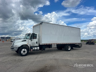 2018 International 4300 4x2 Furgoneta caja cerrada