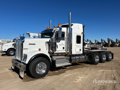 2021 Kenworth W900B 8x6 Sleeper Winch Truck