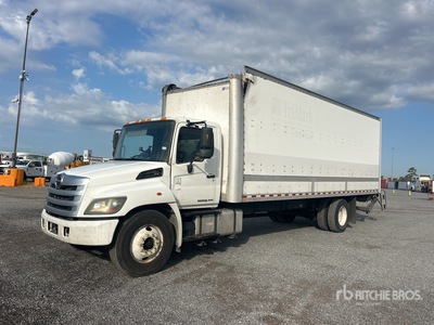 2016 Hino 268 4x2 Camion fourgon