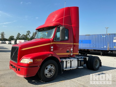 2017 Volvo VNM42T 4x2 Ciągnik siodłowy z kabiną dzienną S/A