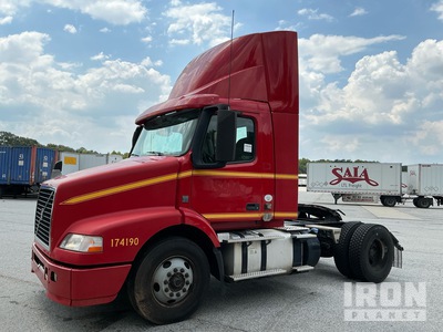 2017 Volvo VNM42T 4x2 Ciągnik siodłowy z kabiną dzienną S/A