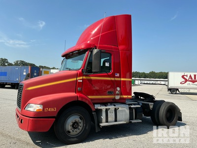 2017 Volvo VNM42T 4x2 Ciągnik siodłowy z kabiną dzienną S/A