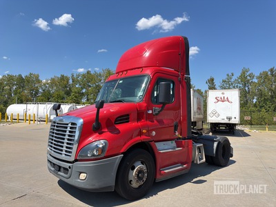 2018 Freightliner CA113DC 4x2 Ciągnik siodłowy z kabiną dzienną S/A