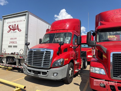 2018 Freightliner CA113DC 4x2 Ciągnik siodłowy z kabiną dzienną S/A