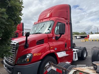 2018 Freightliner Cascadia 113 4x2 S/A Day Cab Truck Tractor