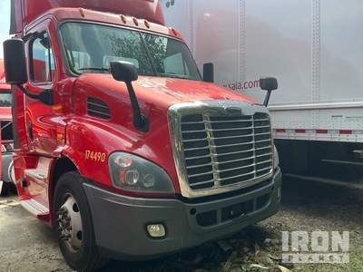 2017 Freightliner Cascadia 113 4x2 S/A Day Cab Truck Tractor