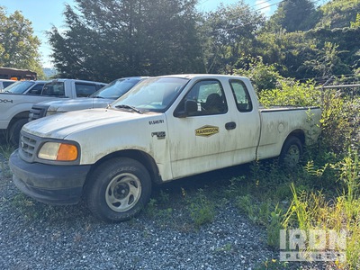 2004 Ford F-150 XL 4x2 Extended Cab Pickup
