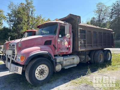 2004 Mack CV713 6x2 Camion à benne basculante D/E