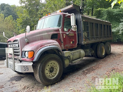 2004 Mack CV713 6x2 Camion à benne basculante D/E