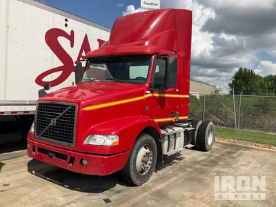 2017 Volvo VNM42T 4x2 Cabeza Tractora Cabina Corta