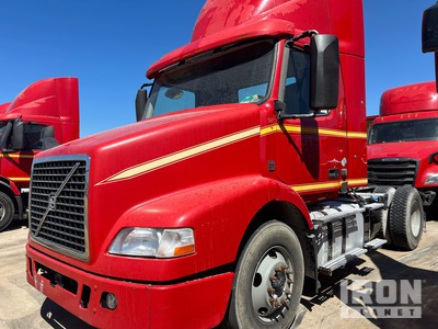 2017 Volvo VNM42T 4x2 Ciągnik siodłowy z kabiną dzienną S/A