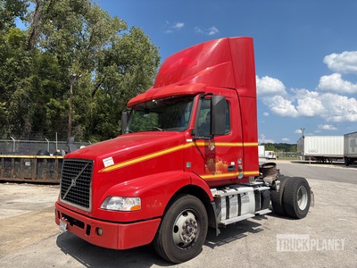 2017 Volvo VNM42T 4x2 Ciągnik siodłowy z kabiną dzienną S/A