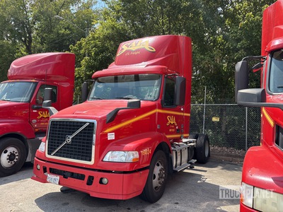 2018 Volvo VNM42T 4x2 Ciągnik siodłowy z kabiną dzienną S/A
