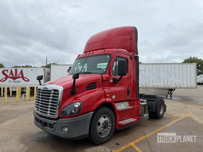 2018 Freightliner CA113DC 4x2 S/A Day Cab Truck Tractor