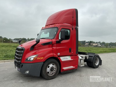 2019 Freightliner CA113 4x2 Ciągnik siodłowy z kabiną dzienną S/A
