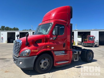 2017 Freightliner Cascadia 113 4x2 S/A Day Cab Truck Tractor