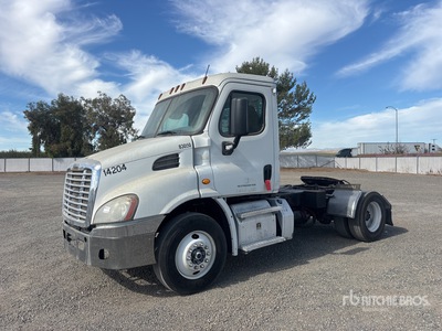 2014 Freightliner Cascadia 113 T/A Sleeper Truck Tractor
