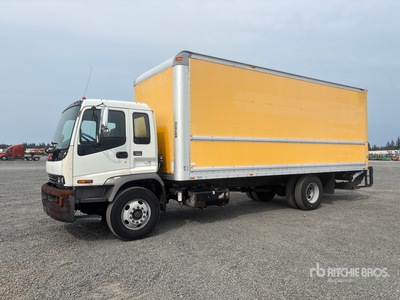 2004 GMC T7500 4x2 Van Truck