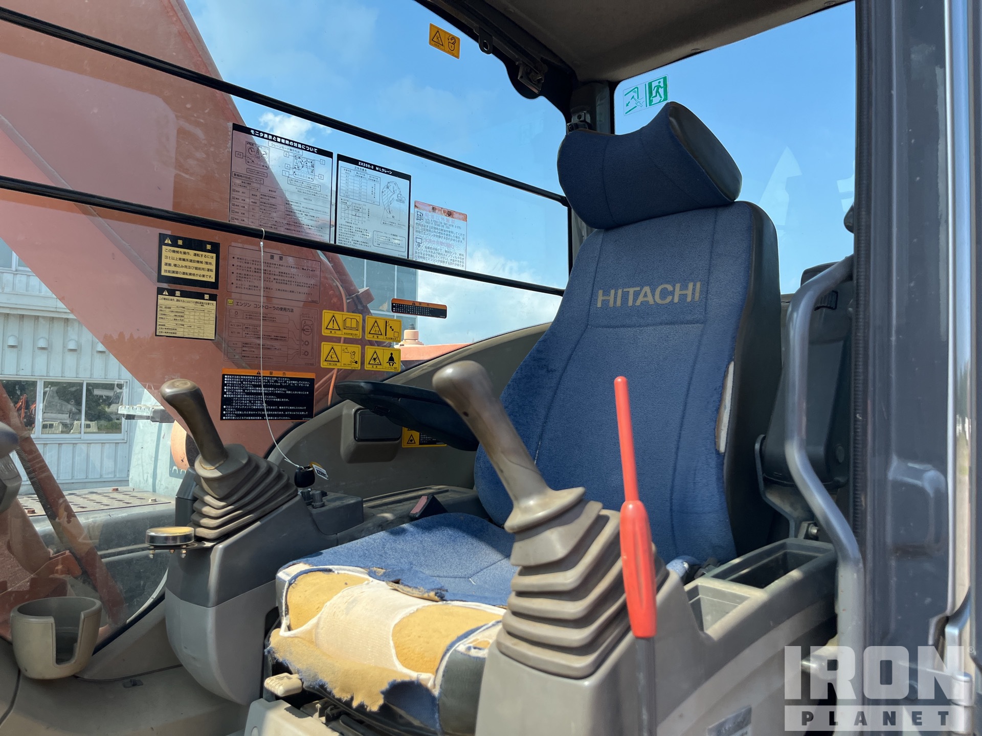 Surplus 2013 年 Hitachi ZX200-3 Tracked Excavator in Narita City