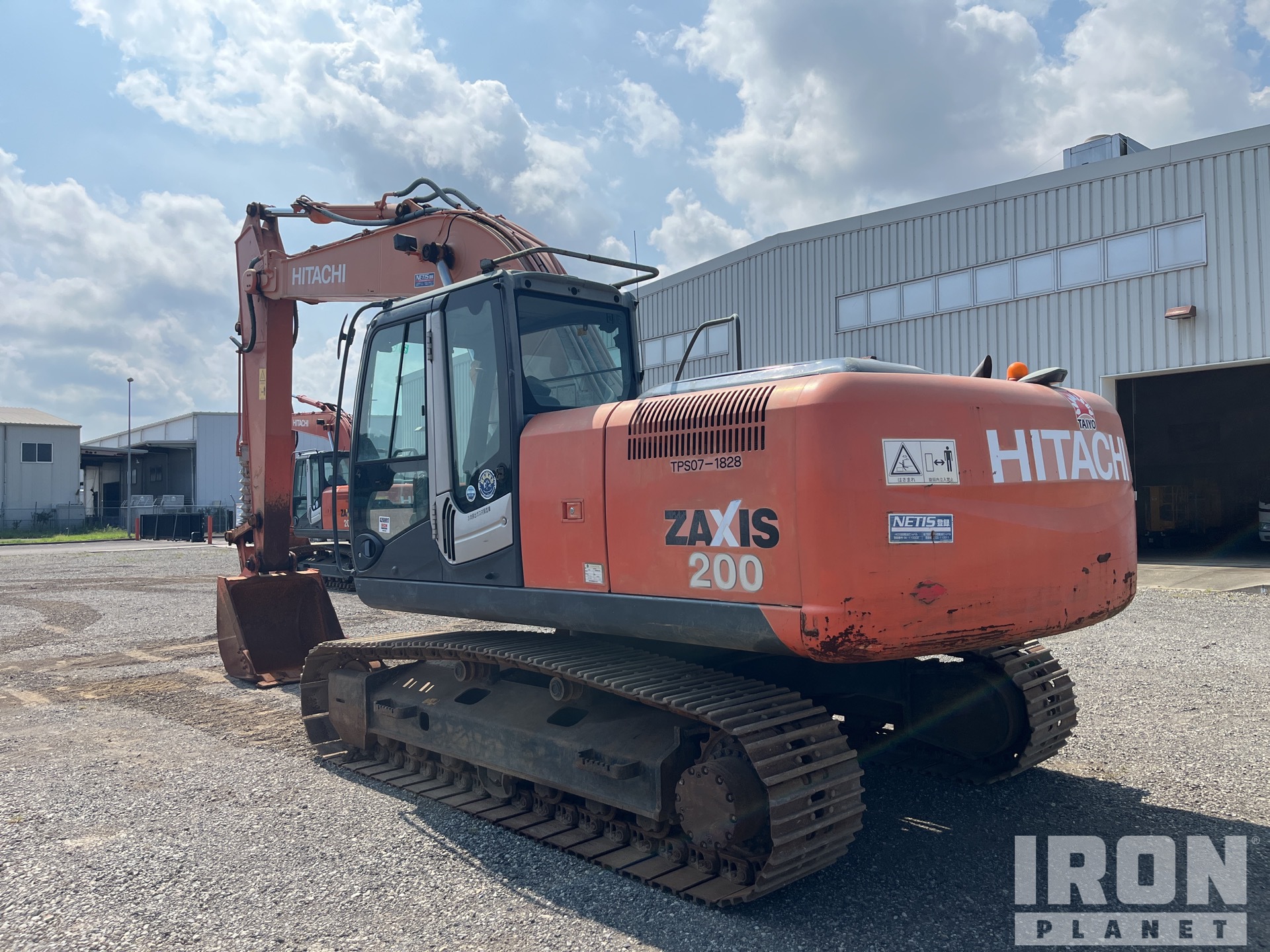 2013 年 Hitachi ZX200-3 Tracked Excavator in Narita City, Japan