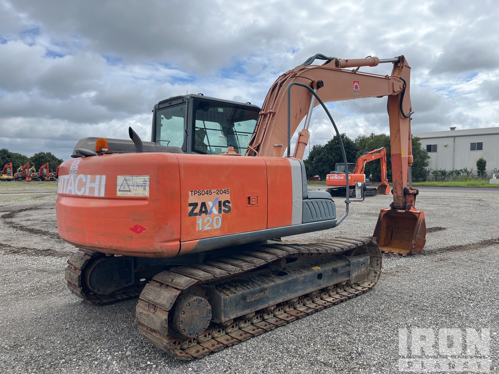 2013 年 Hitachi ZX120-3 Tracked Excavator in Narita City, Japan