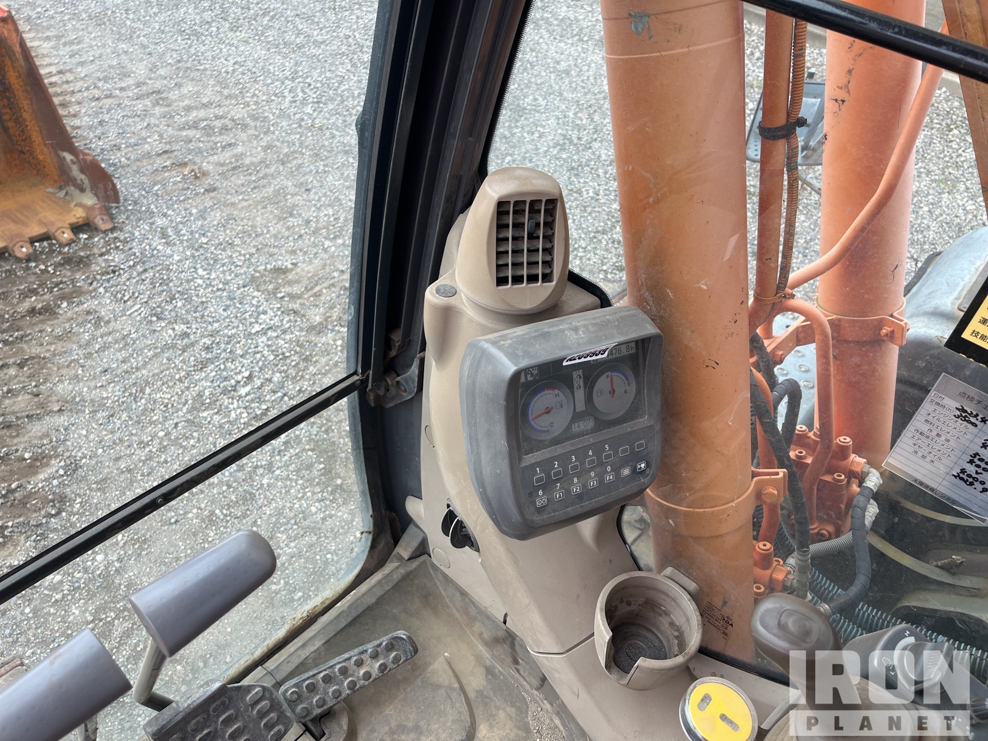 2013 年 Hitachi ZX120-3 Tracked Excavator in Narita City, Japan