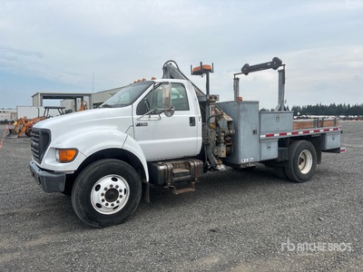 Cascade 60C 9650 lb Knuckle Boom on 2001 Ford F-750 4x2 Boom Truck