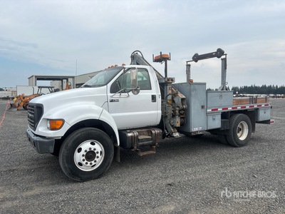 Cascade 60C 9650 lb Knuckle Boom on 2001 Ford F-750 4x2 Boom Truck