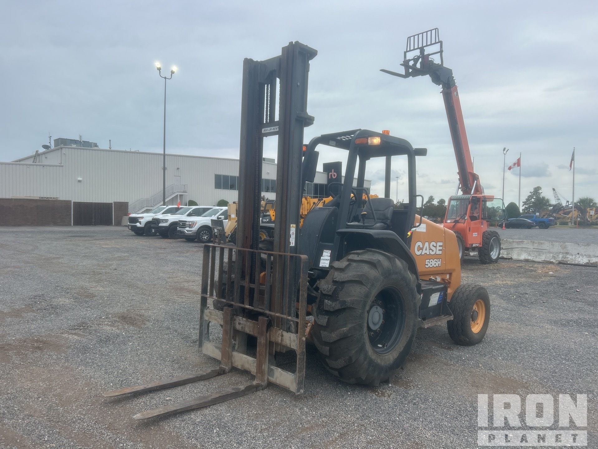 2019 Case 586H 6000 lb 4x2 رافعة شوكية للطرق الوعرة