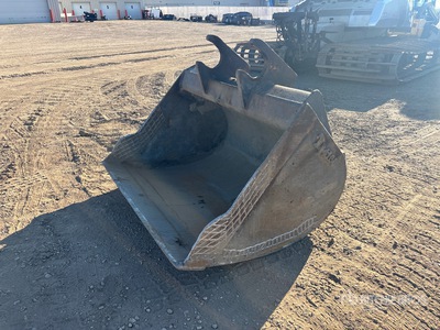 66 in Q/C Cleanup Excavator Bucket