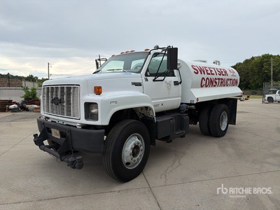 1991 Chevrolet C7500 2000 gal 4x2 Water Truck