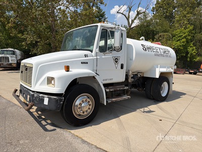 1998 Freightliner FL70 2000 gal 4x2 Water Truck