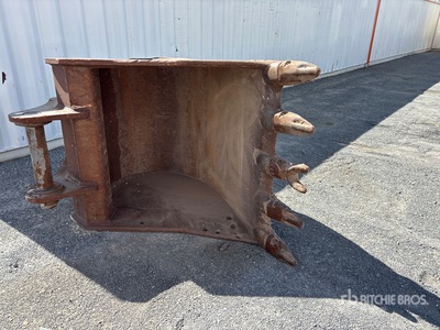 47 in Digging Excavator Bucket
