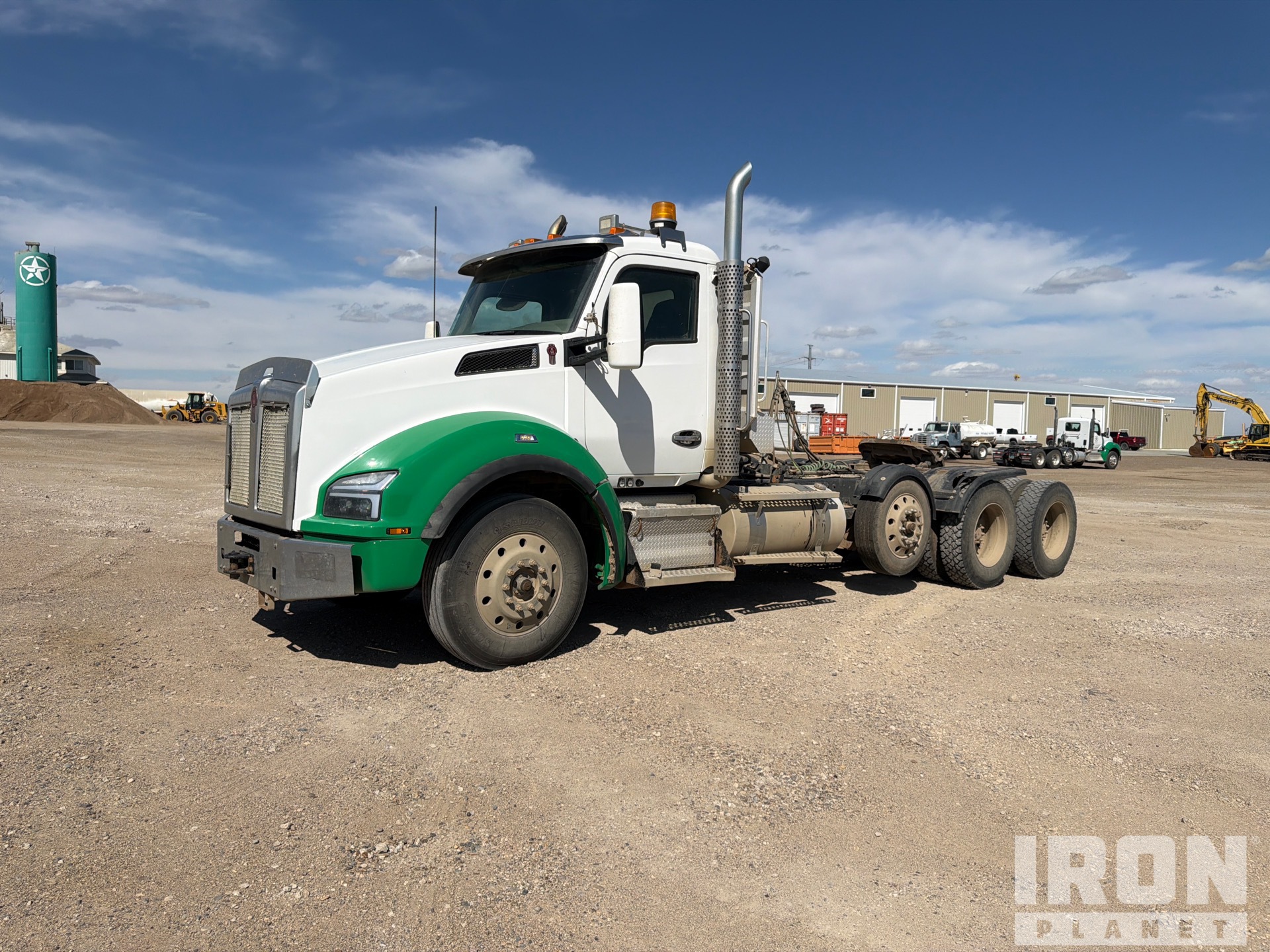 2015 Kenworth T880 8x4 Tri/A Day Cab Truck Tractor