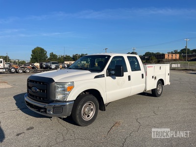 2015 Ford F-250 XL 4x2 Crew Cab Utility Truck