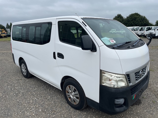 2014 年 Nissan NV350 Caravan Passenger Van