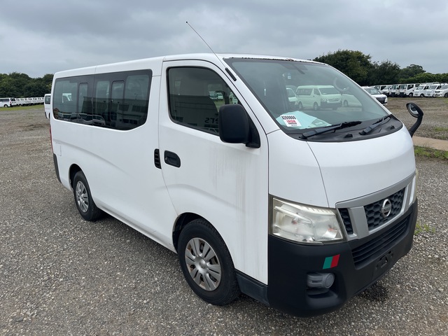 2014 年 Nissan NV350 Caravan Passenger Van