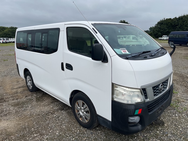2014 年 Nissan NV350 Caravan Passenger Van