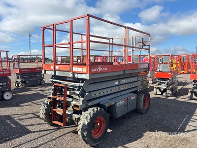 2004 Skyjack SJ7127 RT 4x4 Dual Fuel Podnośnik nożycowy