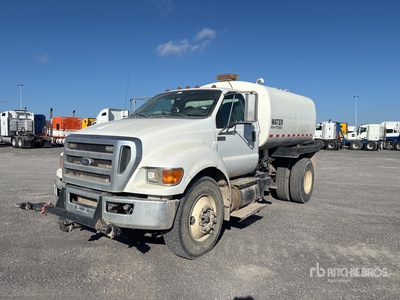2015 Ford F-750 4x2 Ciężarówka na wodę