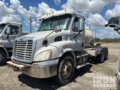 2016 Freightliner Cascadia 6x4 Day Cab Truck Tractor