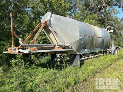 1996 Fruehauf HABF2J1000X3 1000 cft T/A Pneumatic Bulk Trailer