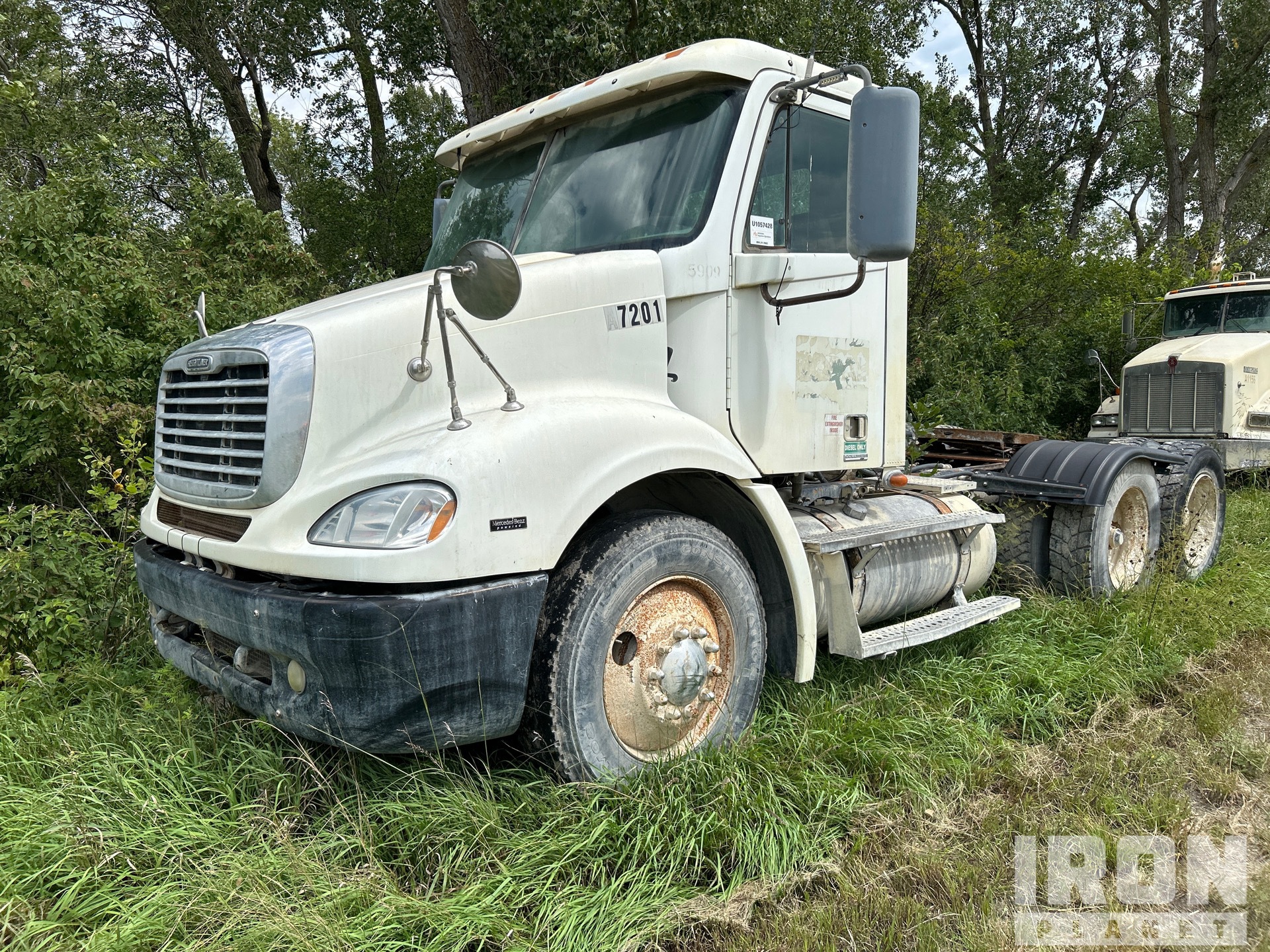 2007 Freightliner COLUMBIA 6x4 T/A Day Cab Truck Tractor