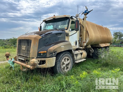 2013 Cat CT660S 6x4 Water Truck