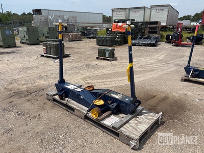(2) Hein-Werner 10-Ton Hydraulic Service Jacks
