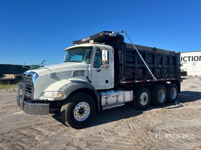 2016 Mack GU813 8x4 4-Achs Kipper-Lkw
