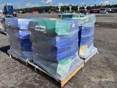 Quantity of Plastic Boxes Divers Autres