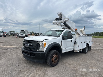 2017 Altec AT41M 40 ft on 2017 Ford F-550 4x4 Camión con Canastilla