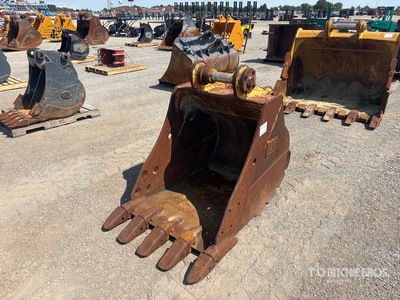 32 in Digging Excavator Bucket
