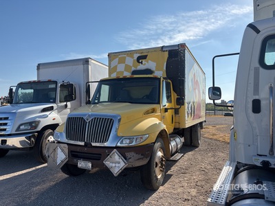 2006 International 4300 4x2 شاحنة فان